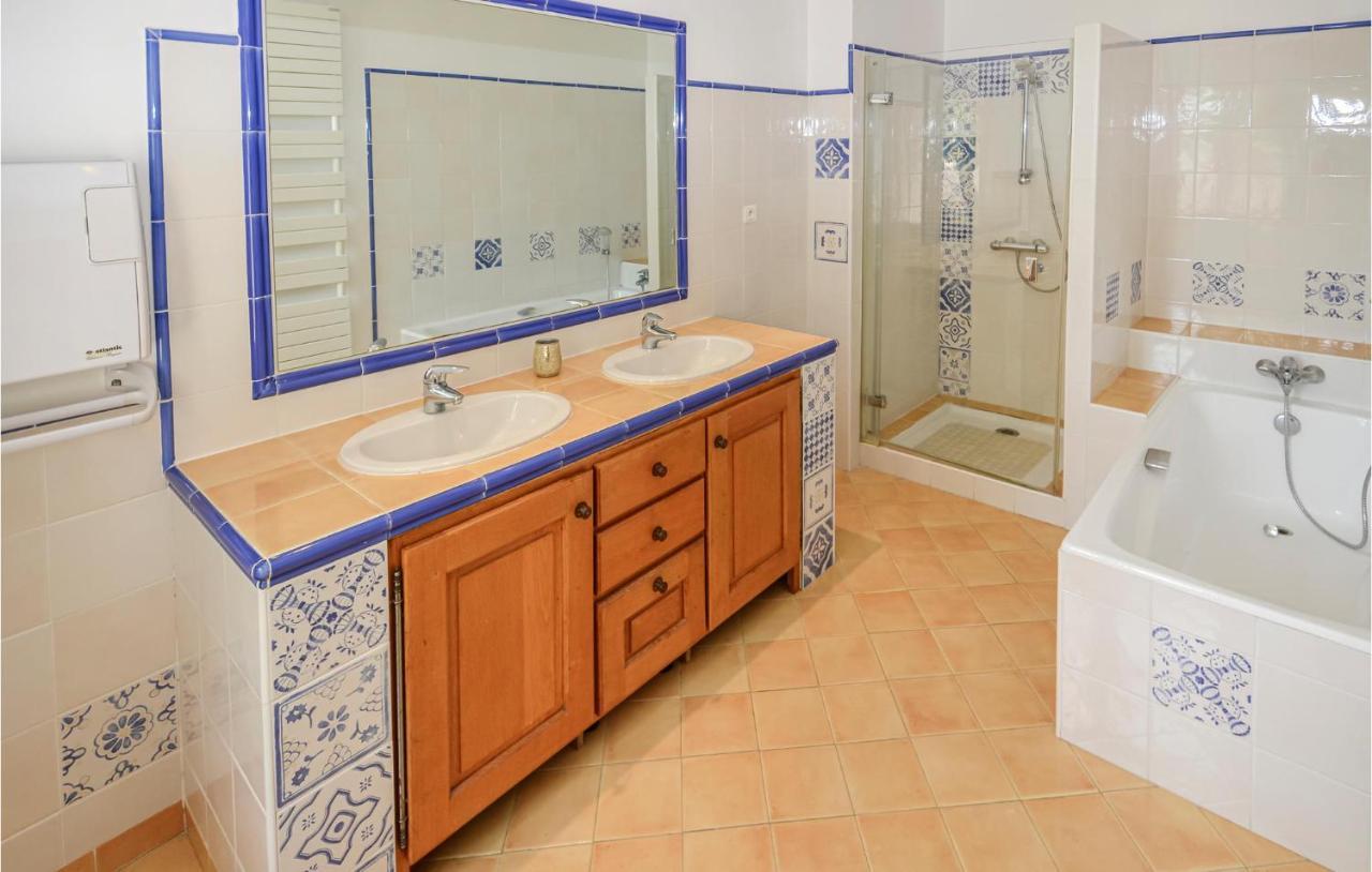 3 Bedroom Awesome Home In Chateuneuf De Gadagne Chateauneuf-de-Gadagne Экстерьер фото