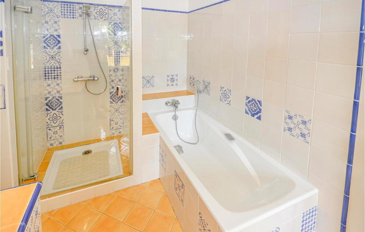 3 Bedroom Awesome Home In Chateuneuf De Gadagne Chateauneuf-de-Gadagne Экстерьер фото