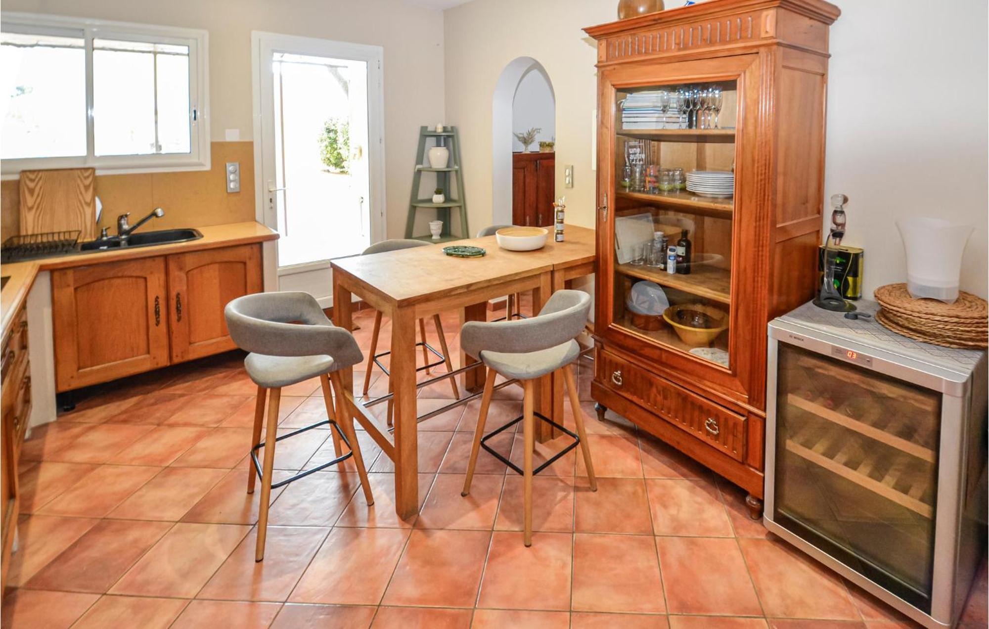 3 Bedroom Awesome Home In Chateuneuf De Gadagne Chateauneuf-de-Gadagne Экстерьер фото