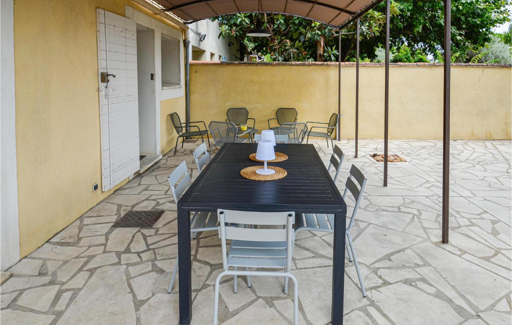 3 Bedroom Awesome Home In Chateuneuf De Gadagne Chateauneuf-de-Gadagne Экстерьер фото